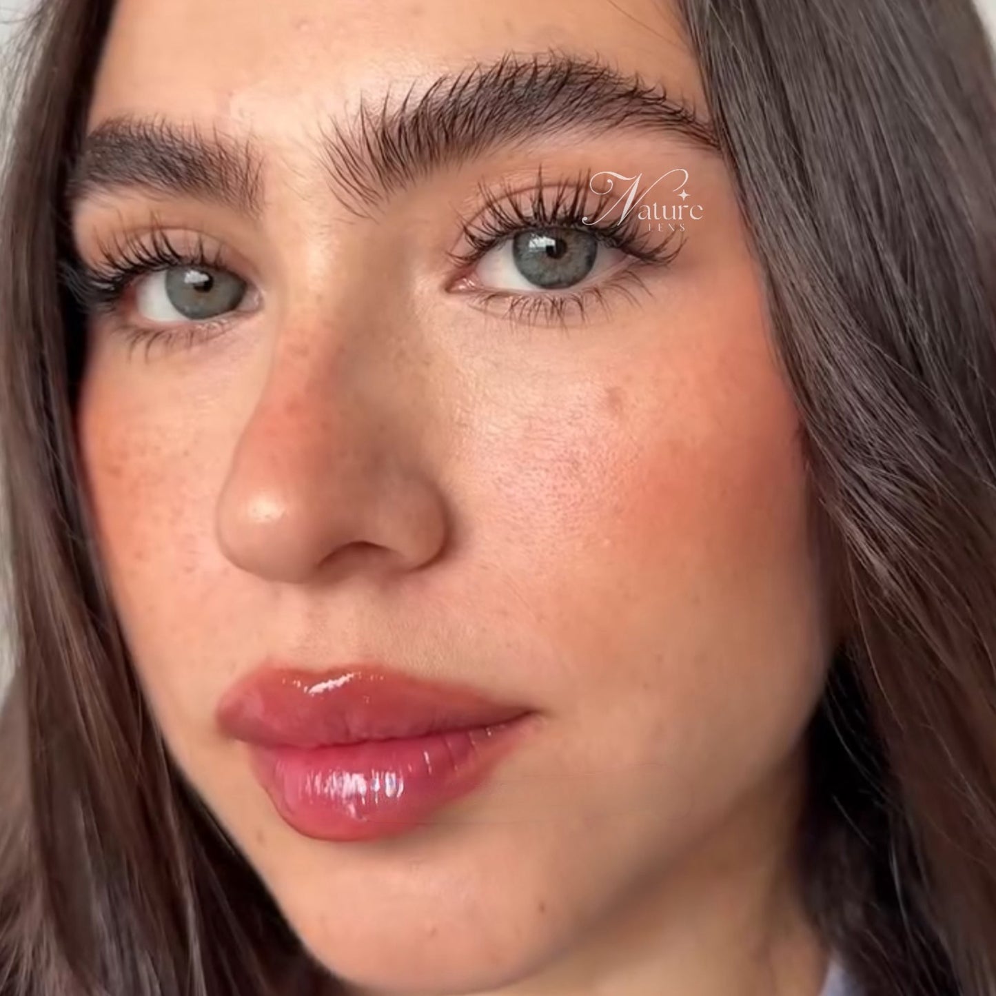 Lente de contato anual pupila reduzida Siri Green (caixa c/ 2 peças)